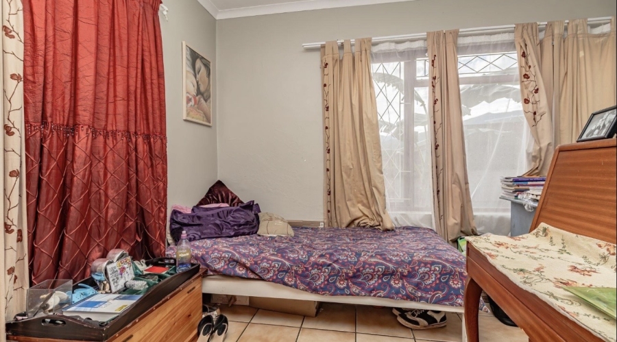 5 Bedroom Property for Sale in Denneoord Western Cape